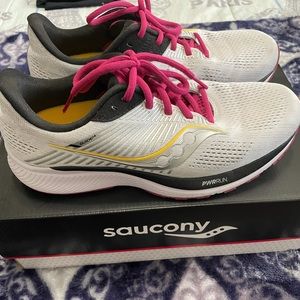 Saucony running shoe, size 8 1/2.